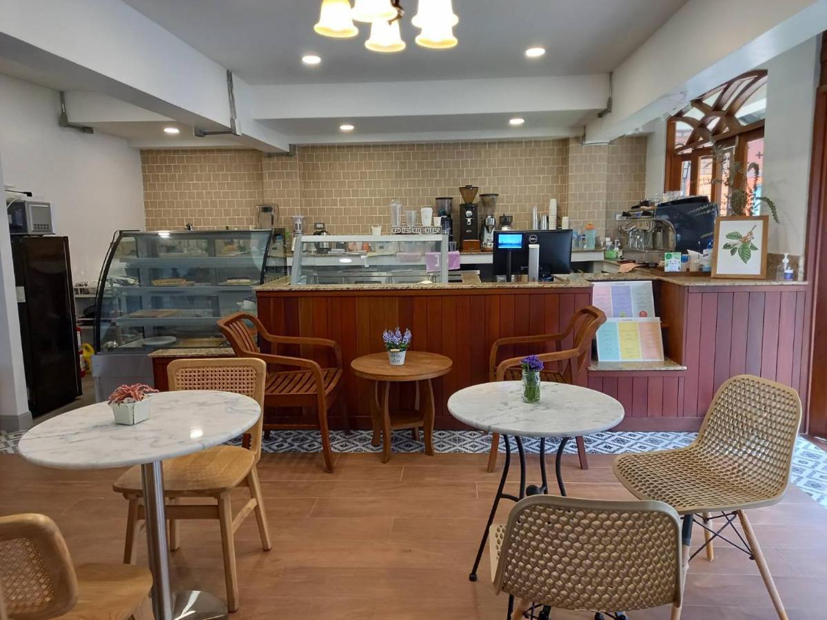 Valentier Cafe And Hotel Chiang Mai Exterior photo