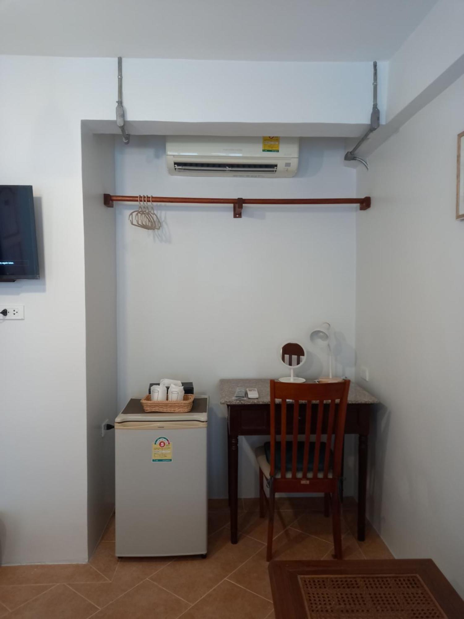 Valentier Cafe And Hotel Chiang Mai Exterior photo